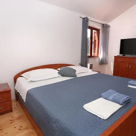 Roses Casa de Férias Ston